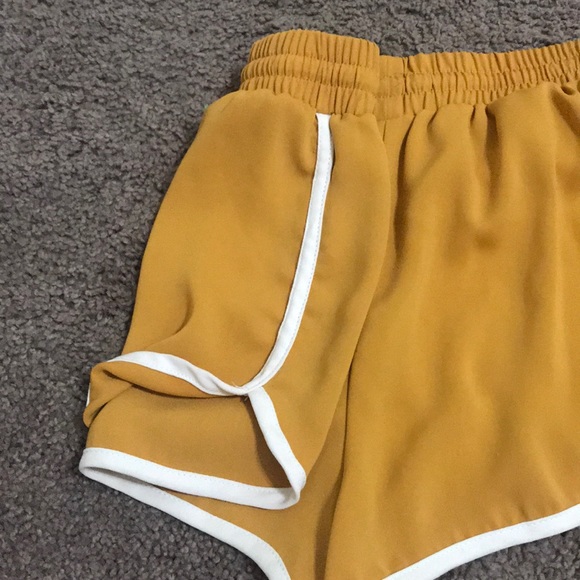 Yellow shorts - Picture 3 of 4